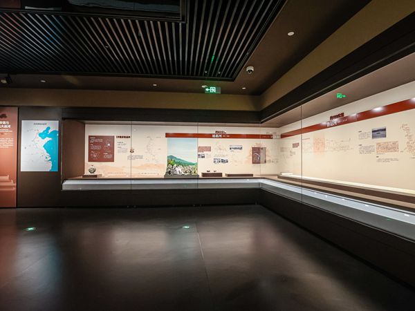 优秀博物馆展柜照片 恒温恒湿文物展柜