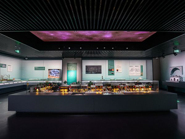 博物馆展柜图片 独立文物展柜图片