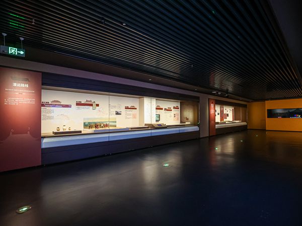 博物馆展柜图片 恒温恒湿文物展柜