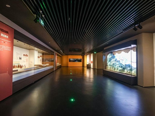 博物馆展柜图片大全 沿墙文物展柜