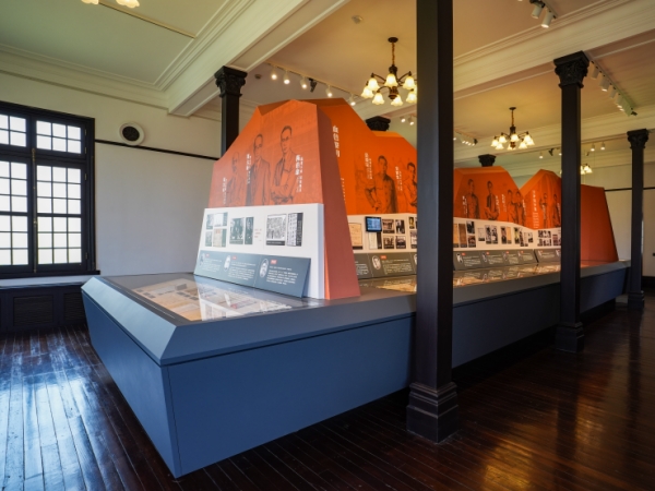 图书馆展柜