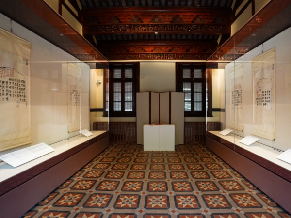 纪念馆展柜